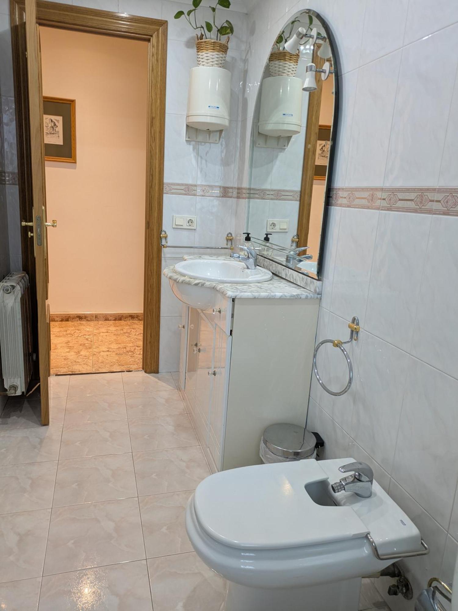 Piso Acogedor, Junto Al Ayuntamiento *