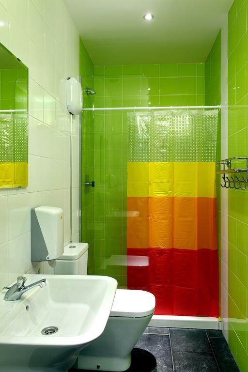 Check In Rioja Hostal *