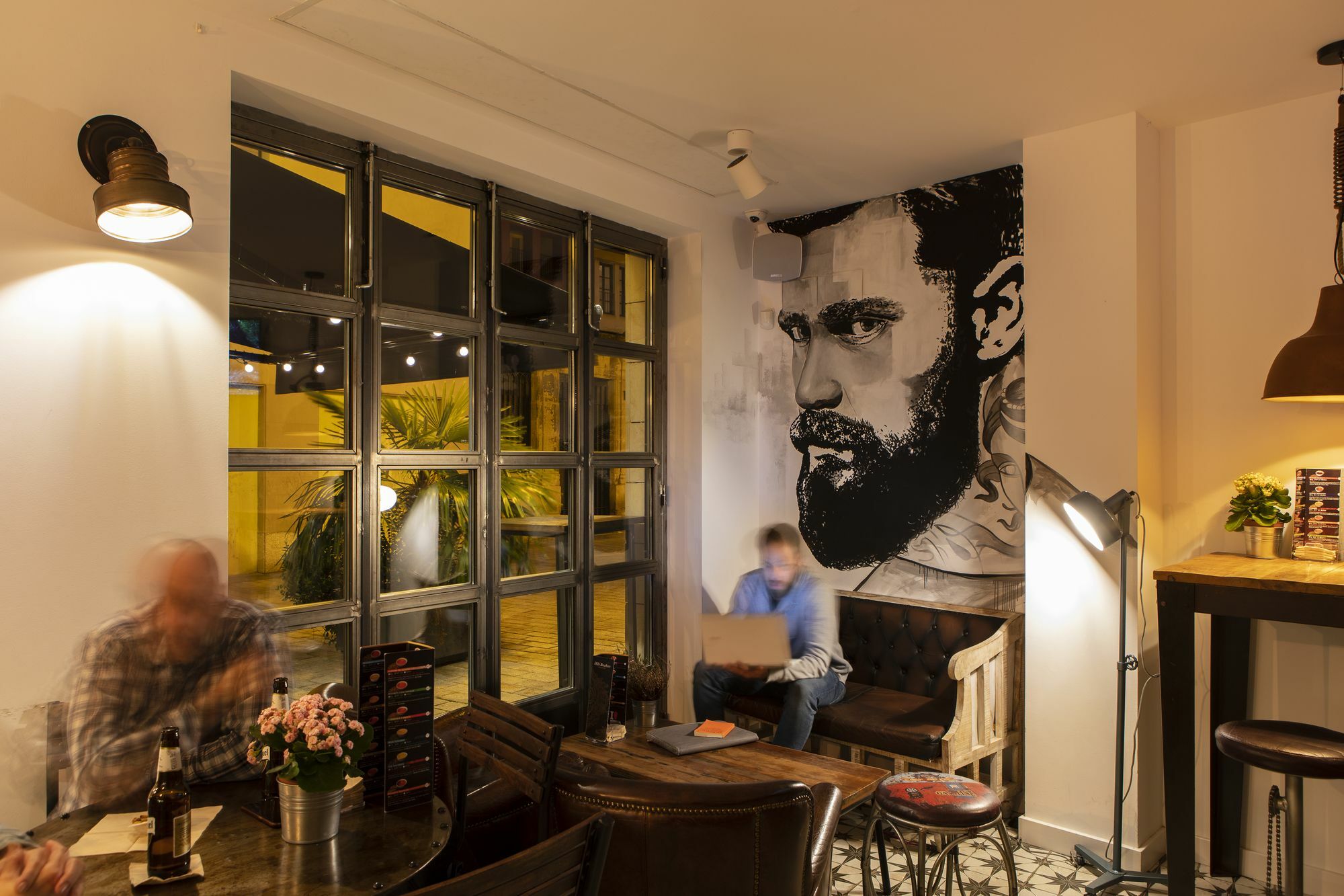 Winederful Hostel&café