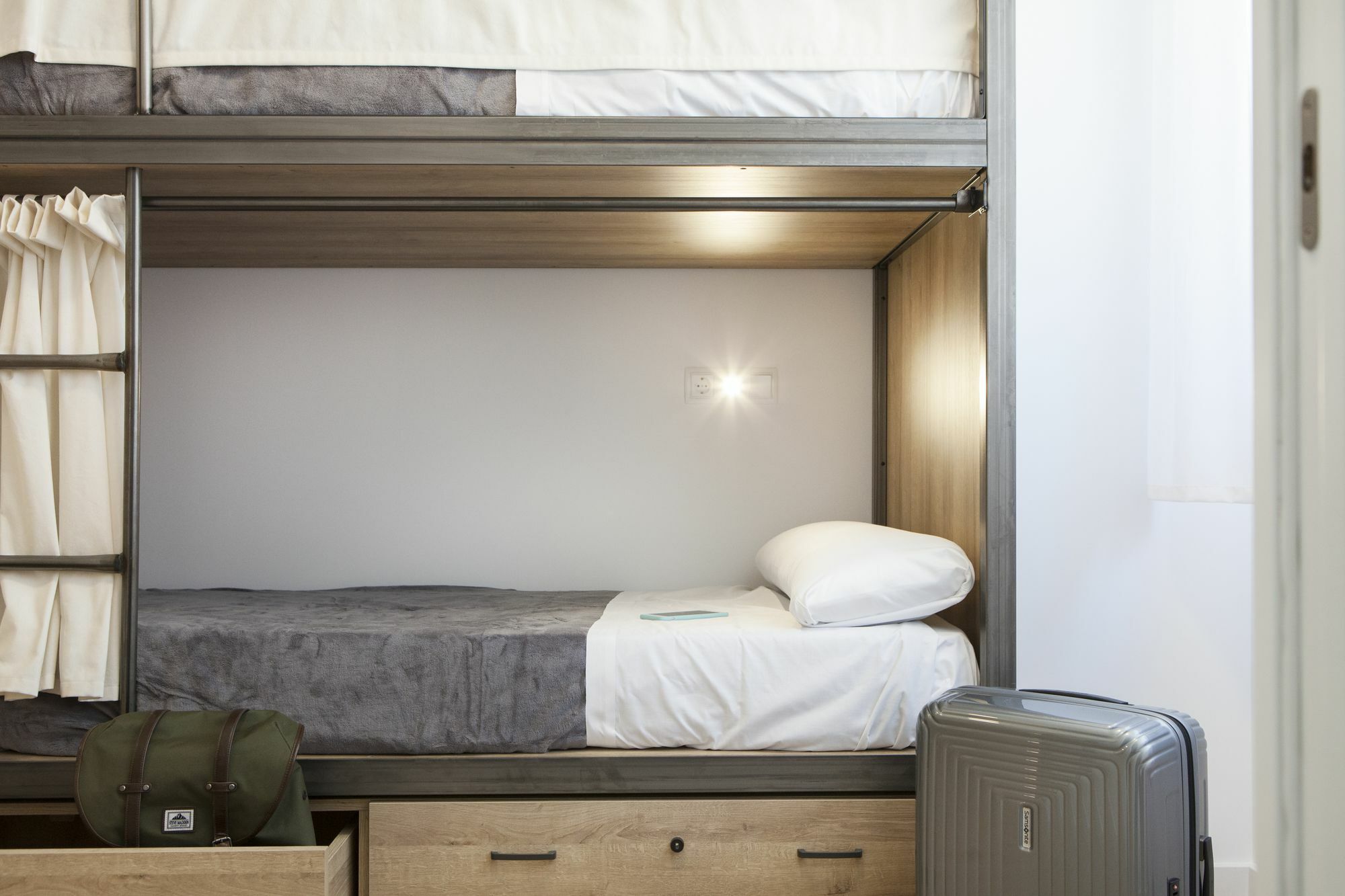 Winederful Hostel&café *